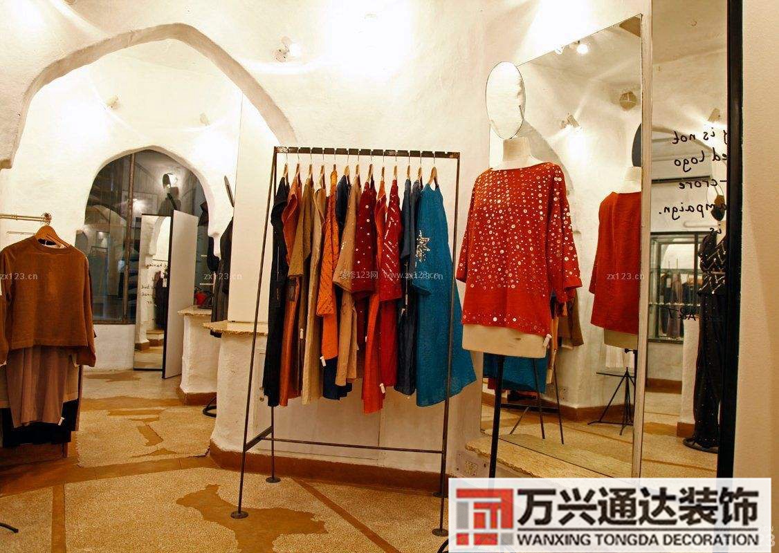 服裝店小裝修服裝小店鋪裝修